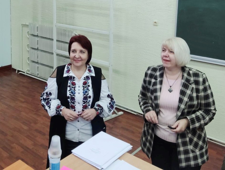 Доцент кафедри української мови та славістики Бабій І. М. розповіла учням про можливості навчання на факультеті філології і журналістики ТНПУ